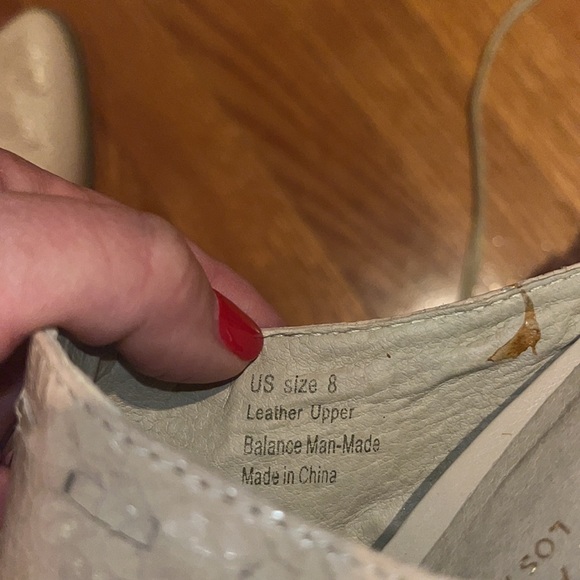 Very Volatile cream color leather mules with low heel size 8 - Picture 12 of 12